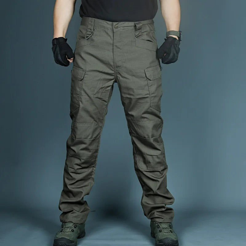 Veelzijdige heren outdoorbroek David: waterdicht, duurzaam en comfortabel voor wandelen, reizen en sport.