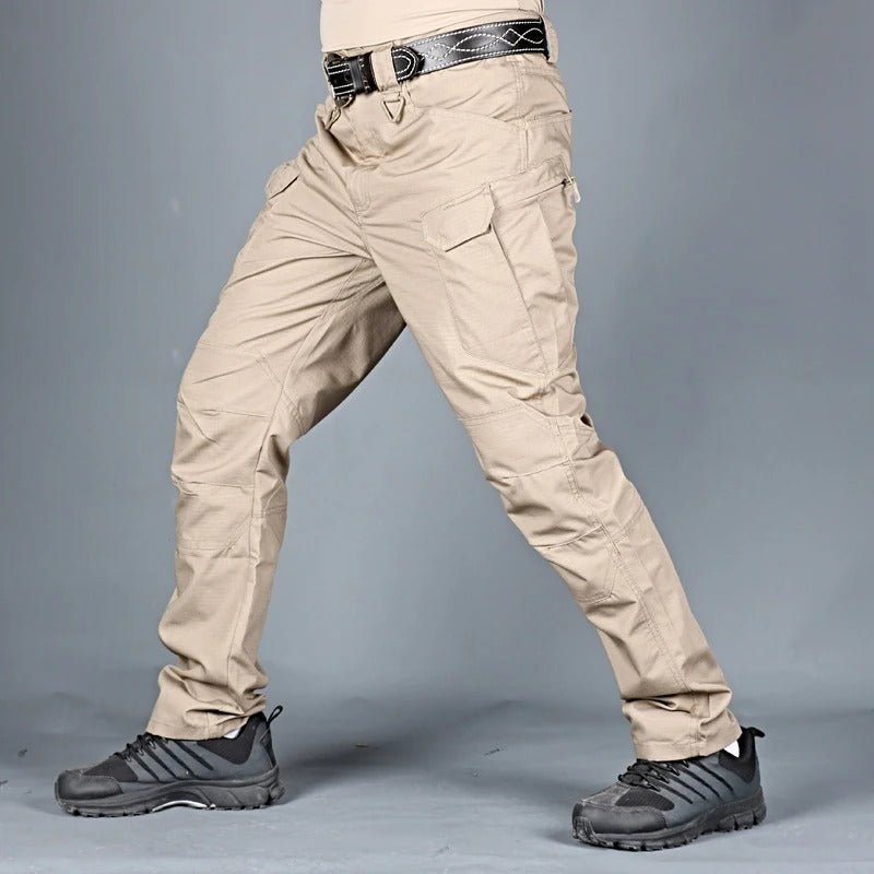 Stijlvolle waterdichte heren outdoorbroek David, functioneel en comfortabel voor de moderne avonturier.