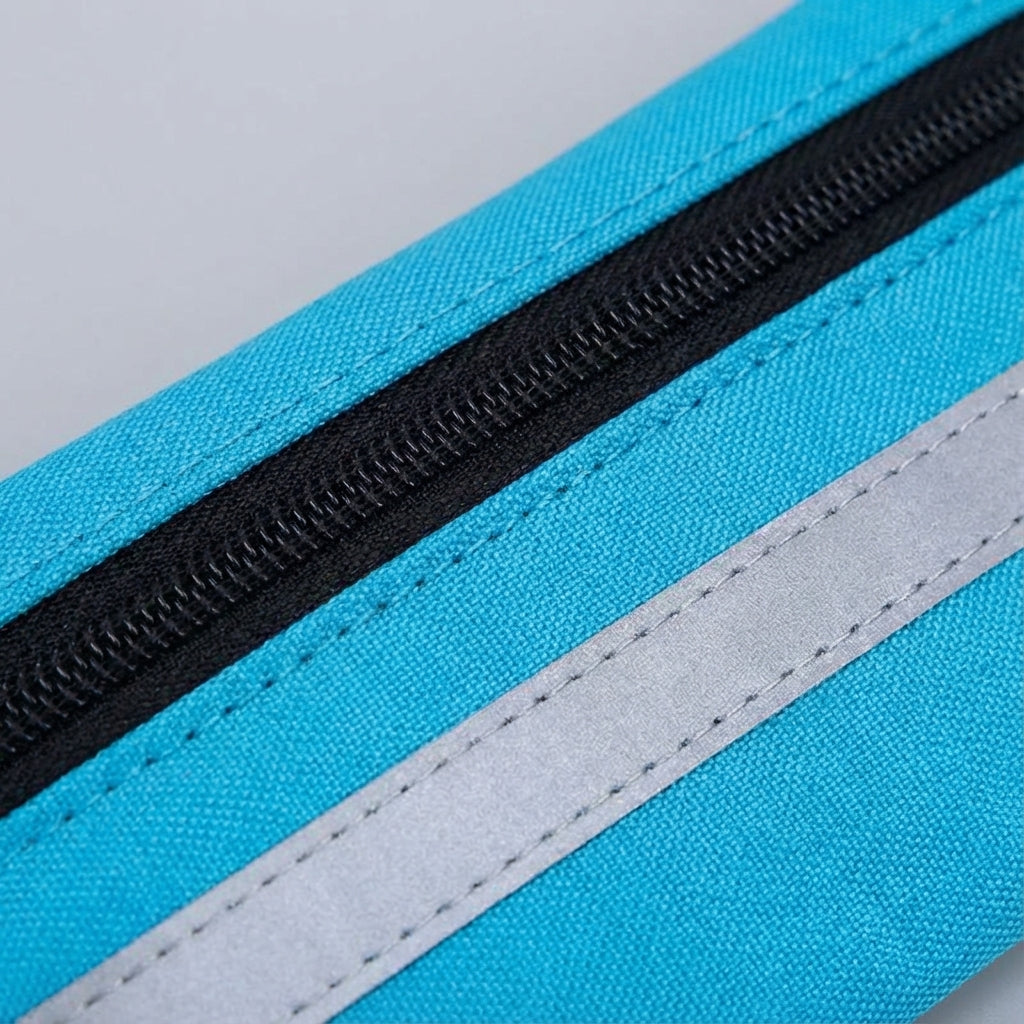 Compacte sporttas voor fitness; waterdichte heuptas houdt je telefoon droog tijdens workouts.