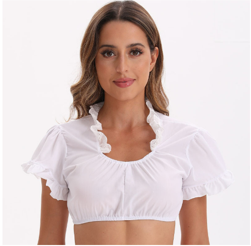 Witte, elegante dirndlblouse voor dames, ideaal voor het Oktoberfest; traditioneel design met korte mouwen en eenvoudige snit