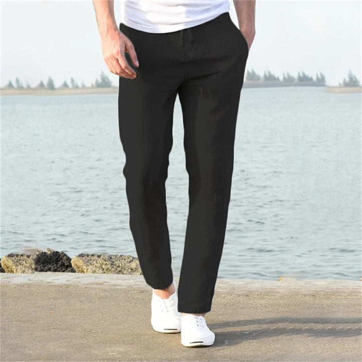 Witte lichte heren linnenbroek, casual en ademend, veelzijdig te combineren voor dagelijks gebruik en kantoor, comfortabel design.