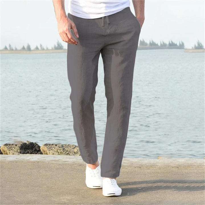Witte lichte heren linnenbroek, casual en ademend, veelzijdig te combineren voor dagelijks gebruik en kantoor, comfortabel design.