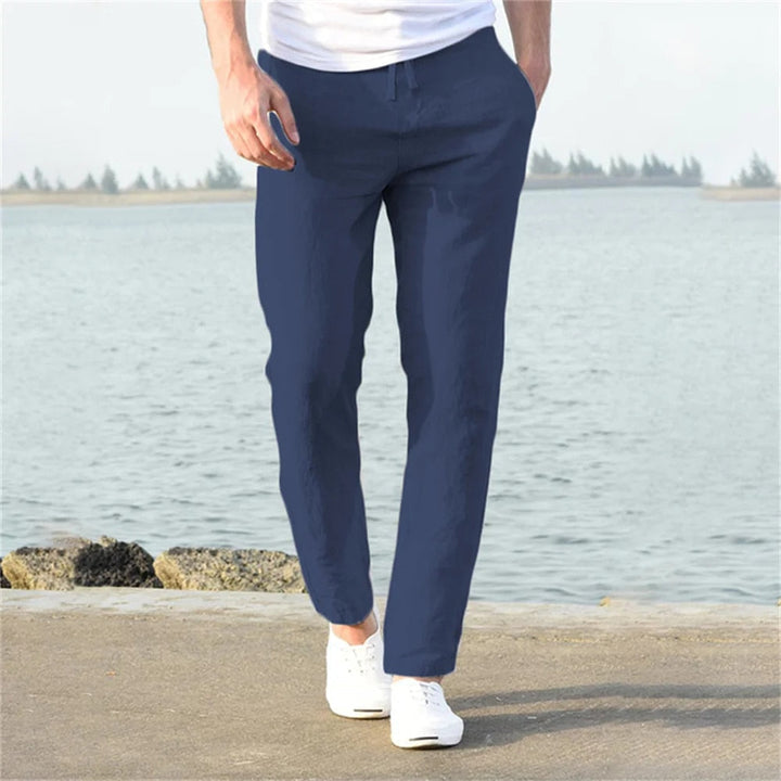 Witte lichte heren linnenbroek, casual en ademend, veelzijdig te combineren voor dagelijks gebruik en kantoor, comfortabel design.