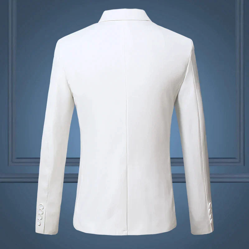 Witte herenblazer met een moderne snit, elegante uitstraling, die een slank silhouet benadrukt en veelzijdig te combineren is.
