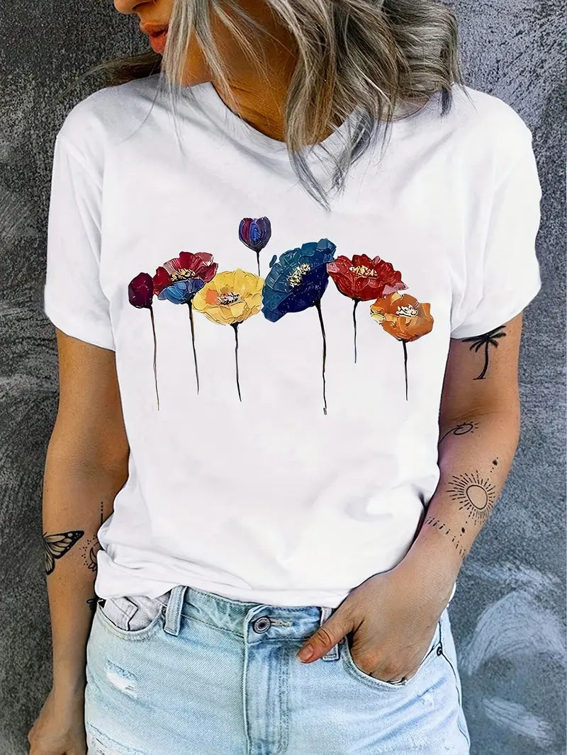Wit dames T-shirt met levendig bloemmotief, ideaal voor zomerse looks, zowel casual als veelzijdig te combineren.