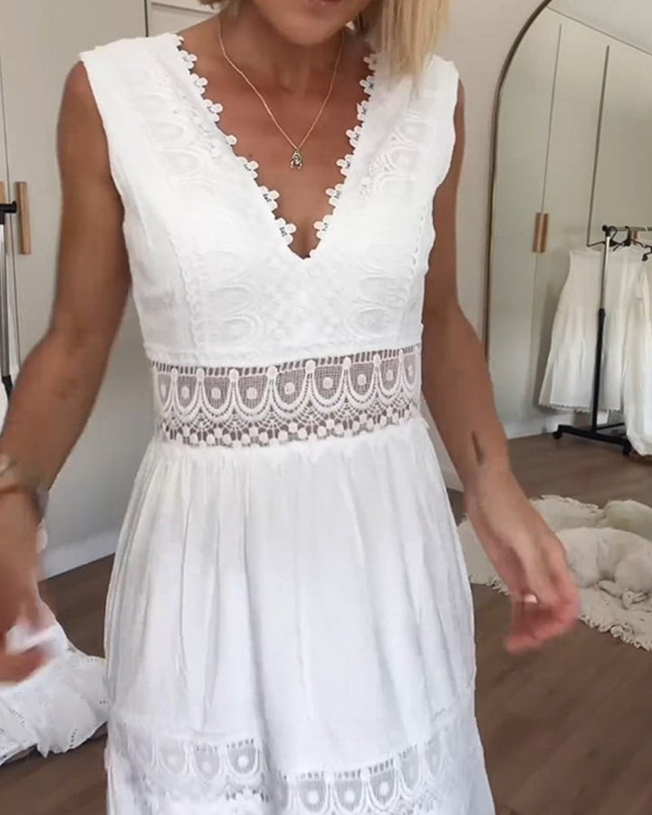 Witte Midi-Kanten Jurk voor Dames, mouwloos, met fijne kanten accenten en open rugontwerp, elegant en stijlvol.