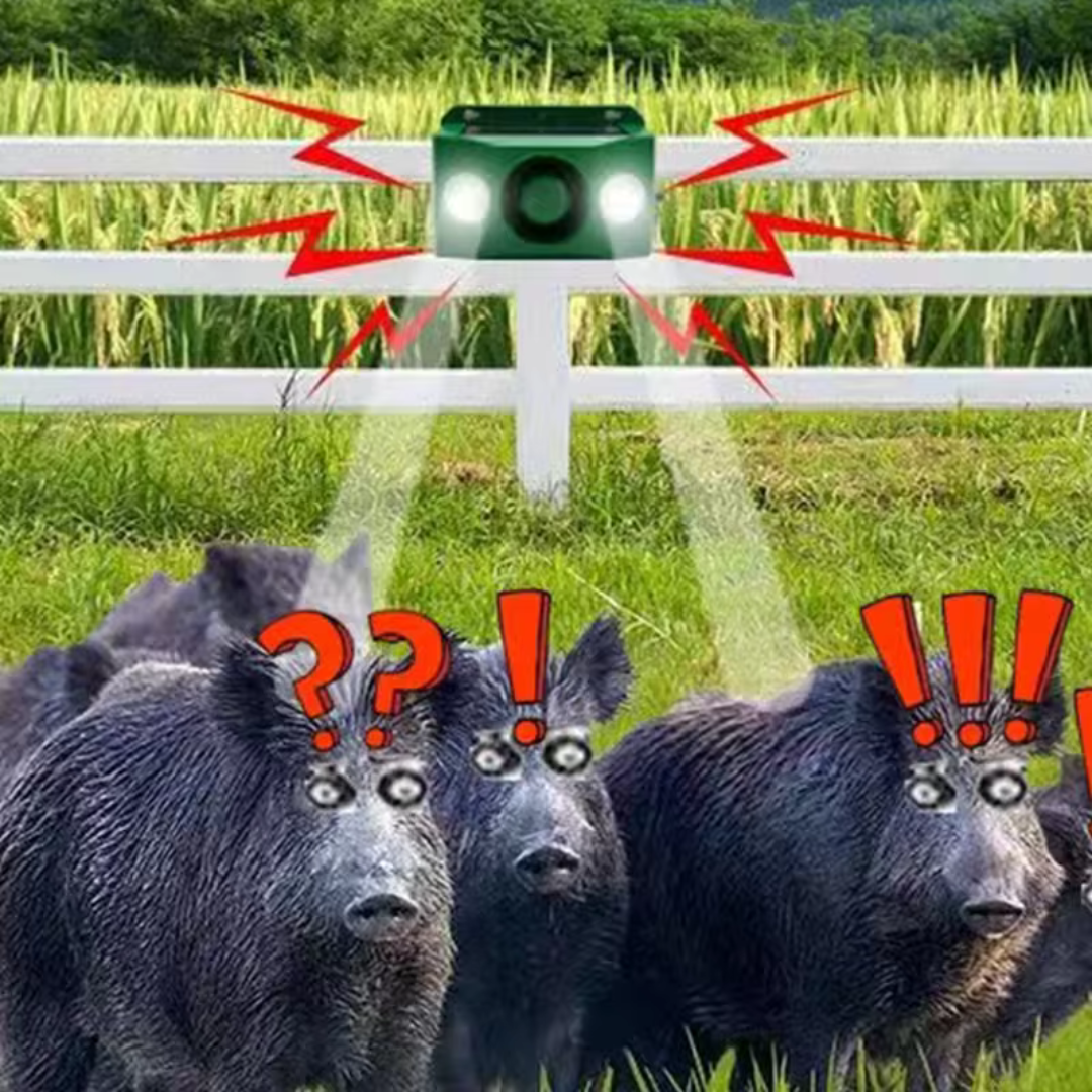 Dichtbij shot van WildGuard met zonne-energie paneel. Duurzame dierenafweer en ongediertebestrijding voor buiten.