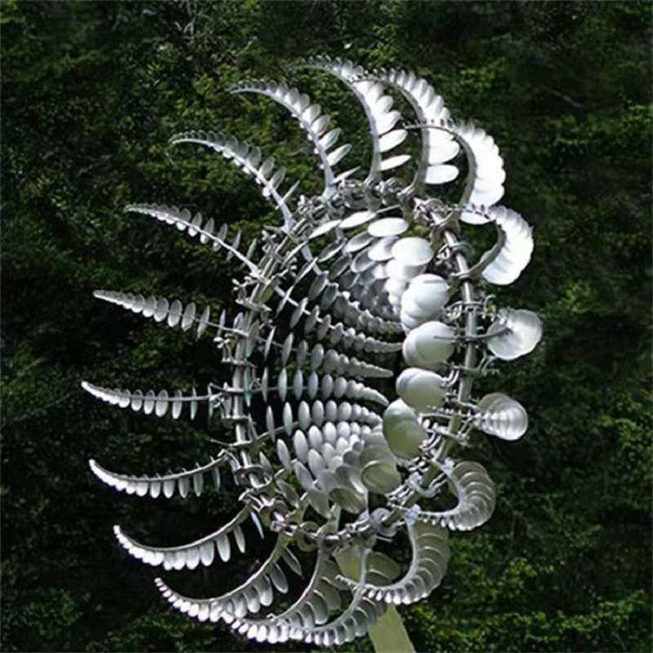 Metalen windmolen, dubbele beweging, esthetische tuindecoratie, robuust, voor sfeervolle tuinaccenten.