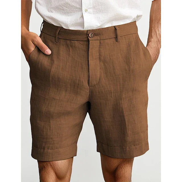 Winston linnen shorts, bruin, lifestyle opname, ideaal voor strand of stadswandelingen.