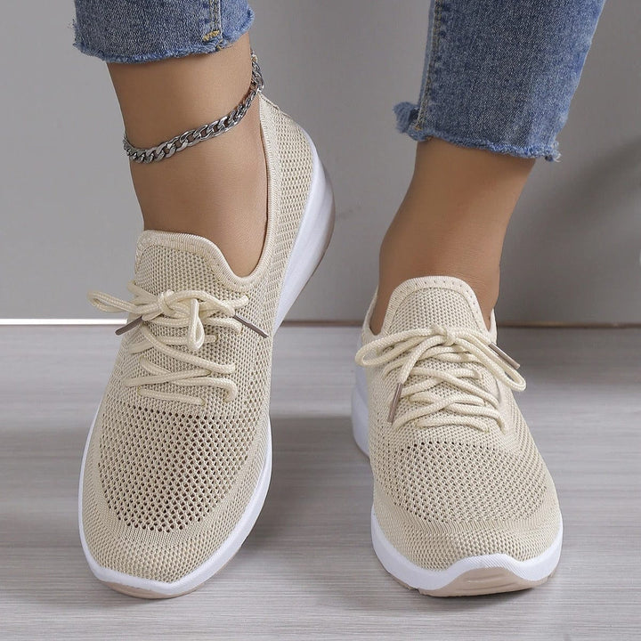 Zwarte orthopedische dames schoenen met voetboogsteun, voor pijnverlichting bij hallux valgus.