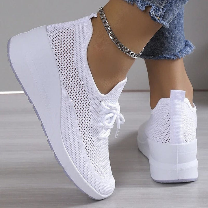 Witte dames orthopedische comfortschoenen met voetboogsteun, perfect als casual schoenen.