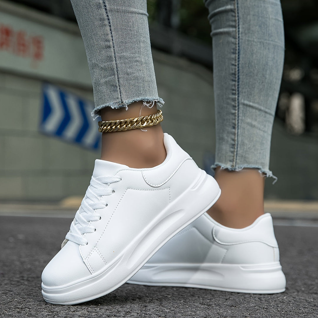 Modieuze witte dames sneakers, orthopedisch comfort & lichtgewicht, ideaal voor sportief & casual gebruik.