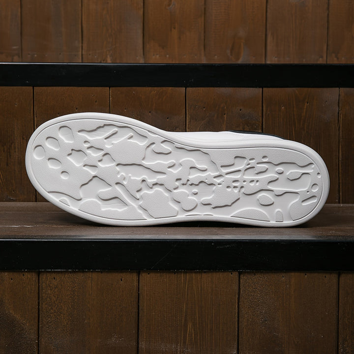 Comfortabele witte orthopedische dames schoenen met stijlvol design, perfect voor actieve levensstijl.
