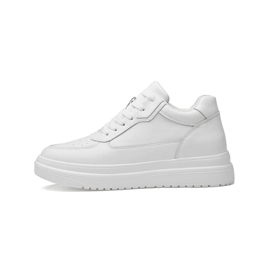 Stijlvolle herensneakers met ingebouwde verhoging. Deze slimme schoenen bieden discreet extra lengte en optimaal comfort.