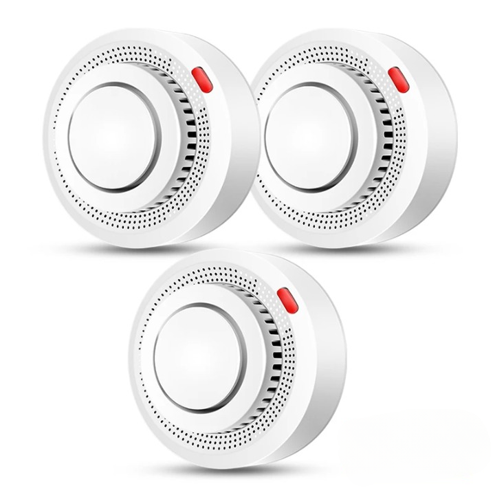 Slimme rookmelder met LED-indicator en testknop voor snelle controle van de brandbeveiligingsfunctie.