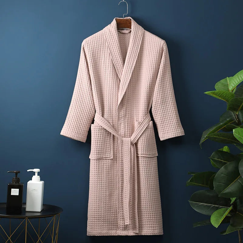 Comfortabele unisex ochtendjas van zacht katoen. Ideaal voor ontspanning en wellness momenten.
