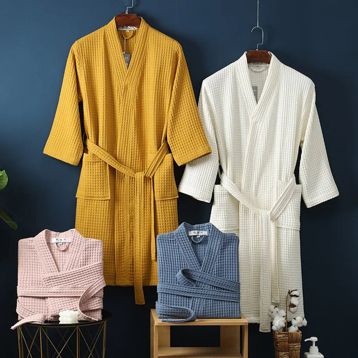Comfortabele Robin badjas van zacht katoen, unisex model voor ontspanning, wellness en thuisgebruik.