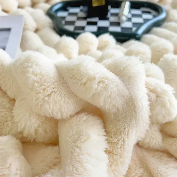 Grote, zachte pluche deken LuxuraWrap, voor maximaal comfort en warmte in elk deel van het huis.