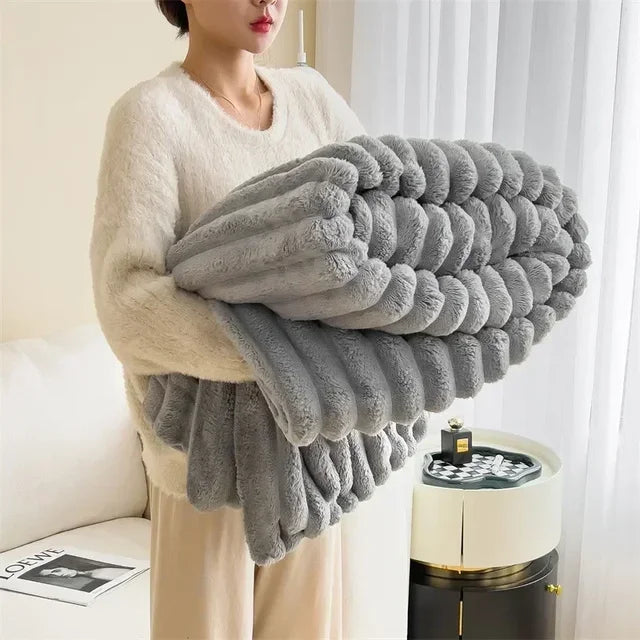 Ultiem comfortabele LuxuraWrap maxi deken van zacht pluche, ideaal om onder te kruipen.