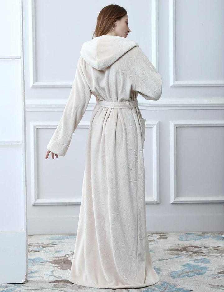 Zachte uniseks fleece badjas met capuchon, ideaal voor comfortabele ontspanning.