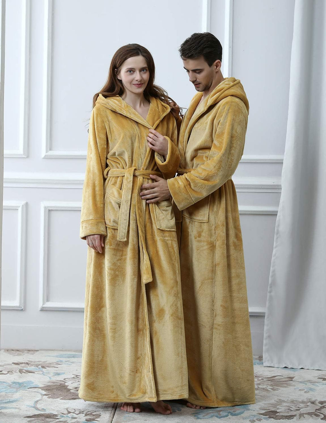 Uniseks badjas van premium fleece met capuchon, zacht en warm voor relaxmomenten.