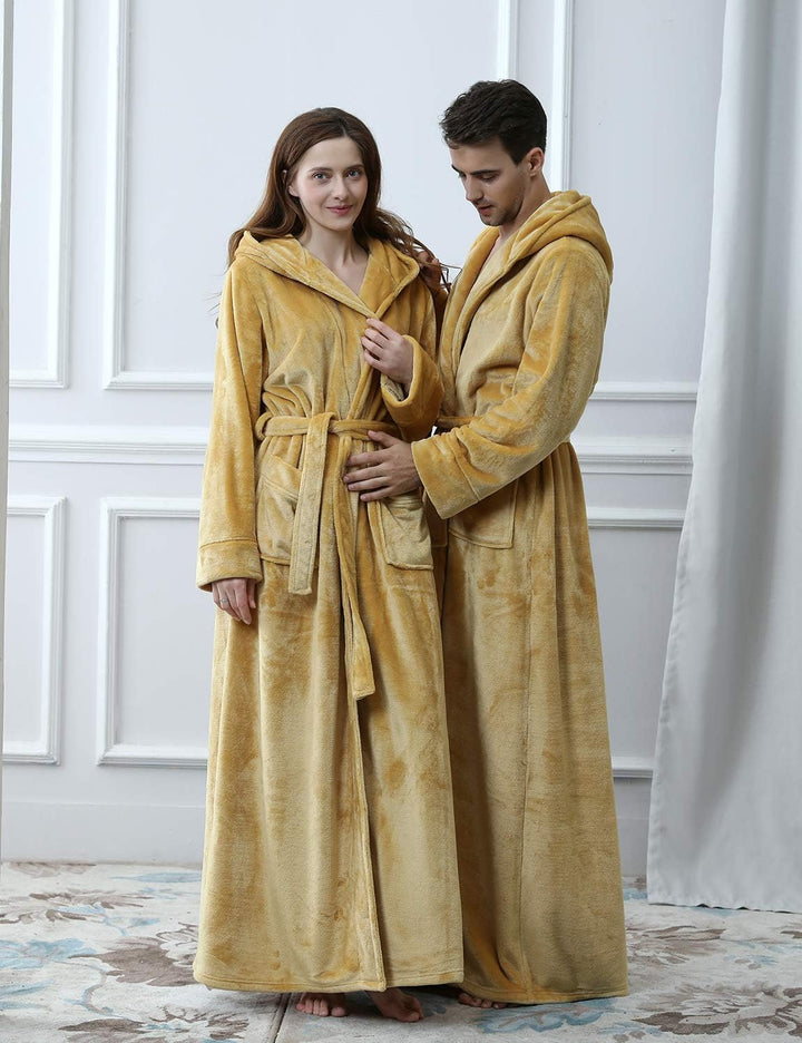 Uniseks badjas van premium fleece met capuchon, zacht en warm voor relaxmomenten.