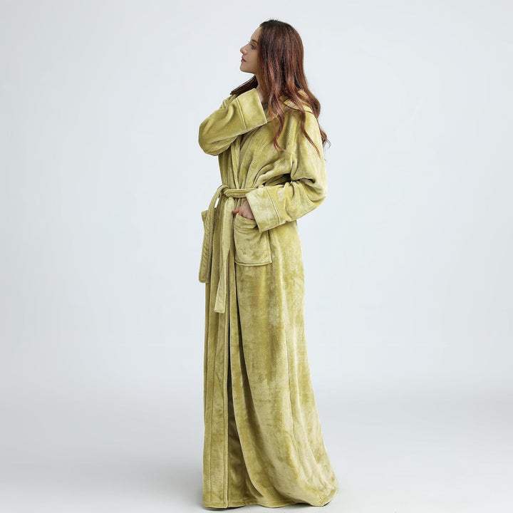 Hoogwaardige uniseks fleece badjas met capuchon, garandeert warmte en comfort.