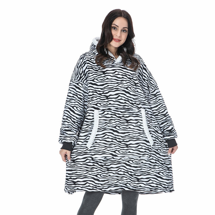 Comfortabele fleece hoodie deken voor relaxmomenten thuis.