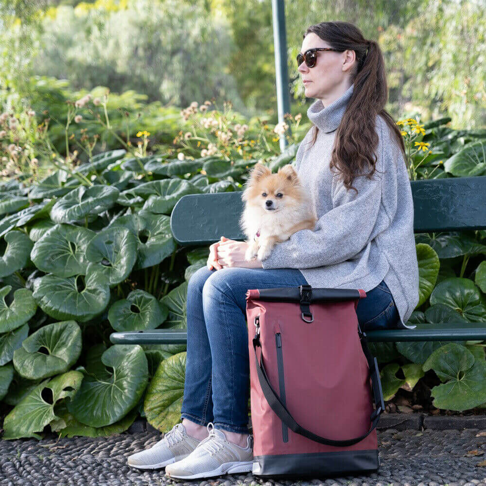 Donkerblauwe unisex waterdichte fietstas, MultiBag™, ruim en duurzaam voor lange ritten.