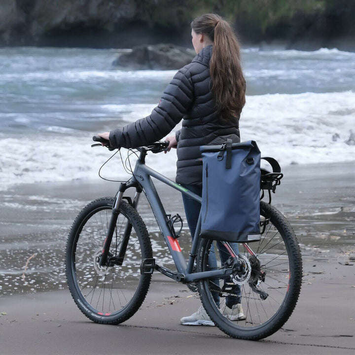 Witte 3-in-1 fietstas, waterdicht en multifunctioneel, voor e-bike en als rugzak.