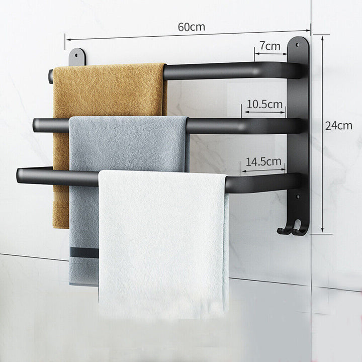 Functioneel badkameraccessoire: zwart aluminium opbergrek met haken voor handdoeken.