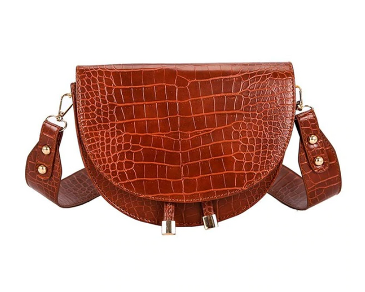 Zwarte Chelsey crossbody tas voor dames. Stijlvol kunstleer met subtiele krokodillenprint, veelzijdig accessoire.