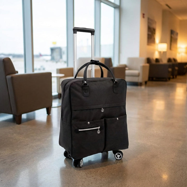 Zwarte compacte SwiftCabin cabinekoffer met laptopvak, ideaal als handbagage voor elke reis.