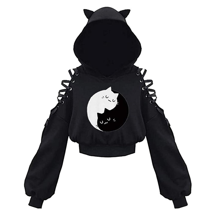 Close-up van de speelse kattenoren op deze zwarte dames hoodie; perfect voor kawaii mode.