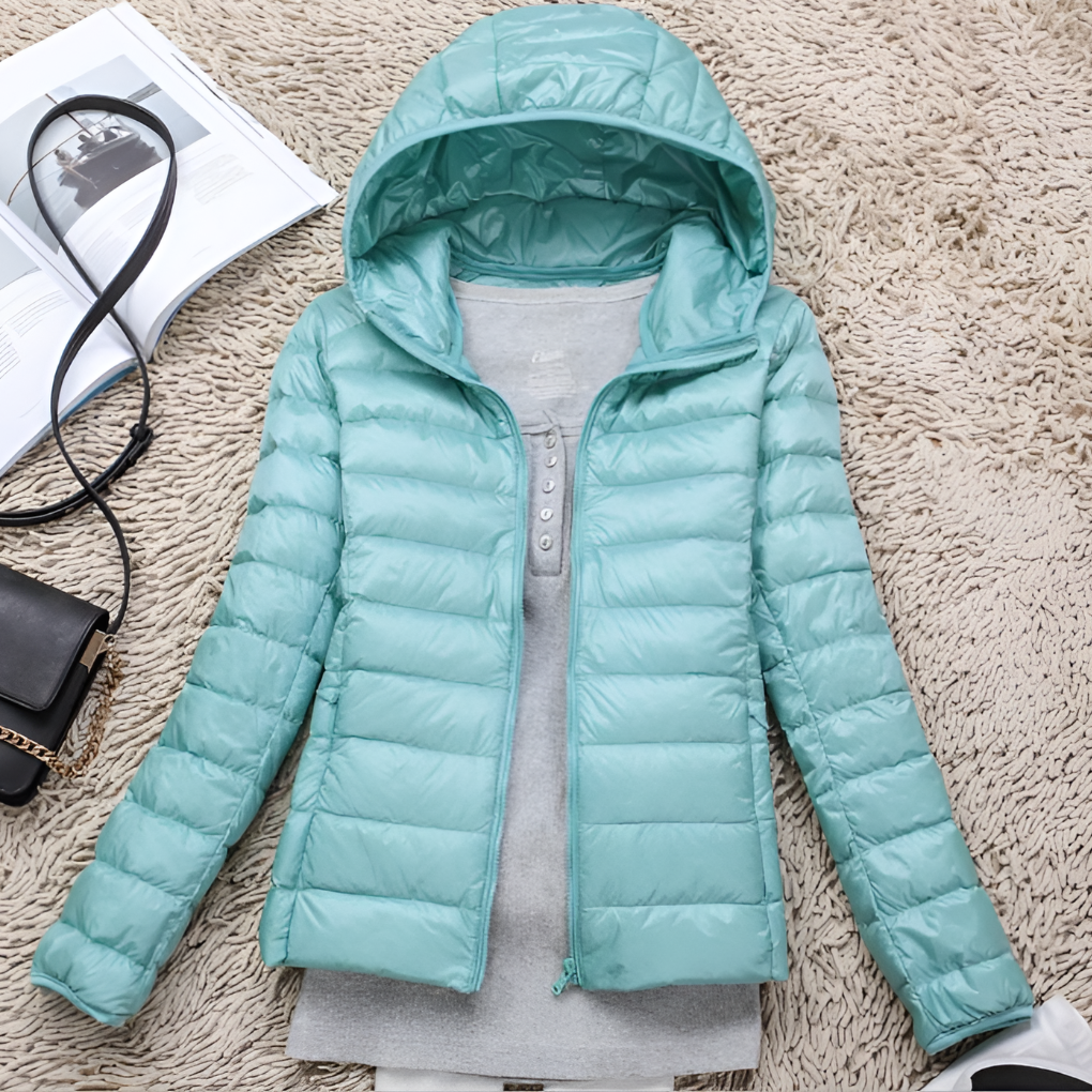 Blauwe dames winter donsjas met capuchon, ultralicht en opvouwbaar voor outdoor avonturen en dagelijks gebruik.