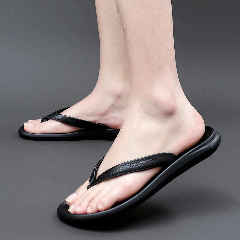 Hoogwaardige leren Dario slippers voor heren, ademend en antislip, voor ultiem zomercomfort.