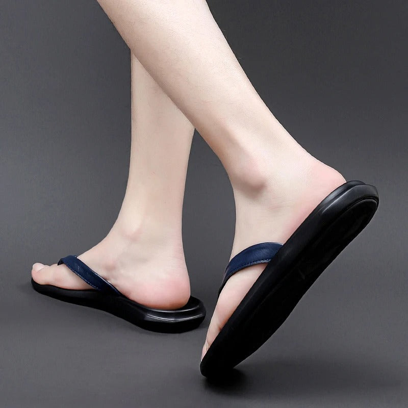 Dario herenslippers: stijlvol, antislip, comfortabel, zwart, ideaal voor elke zomeractiviteit.