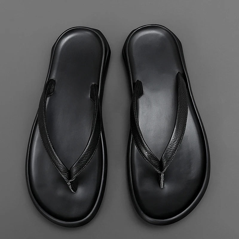Comfortabele antislip herenslippers Dario, perfect voor tuin, strand en ontspannen zomerdagen.