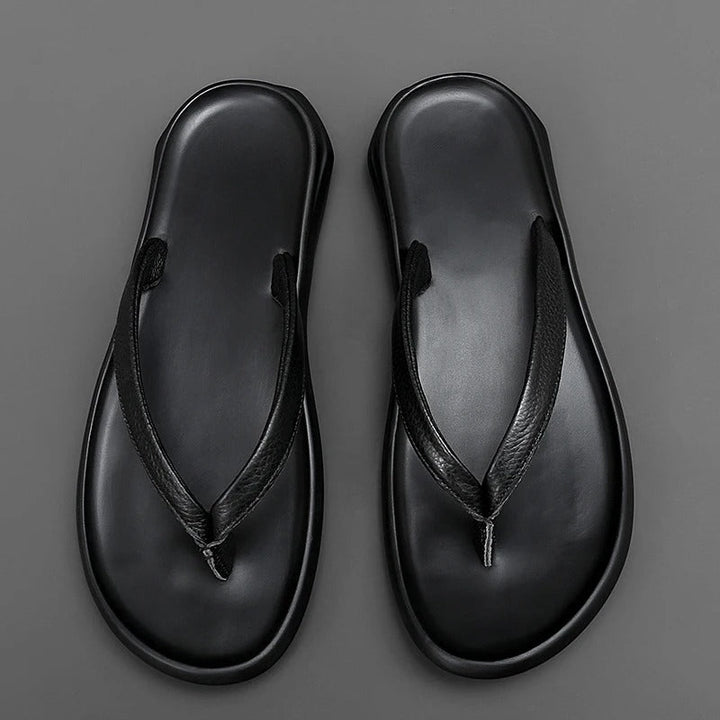 Comfortabele antislip herenslippers Dario, perfect voor tuin, strand en ontspannen zomerdagen.
