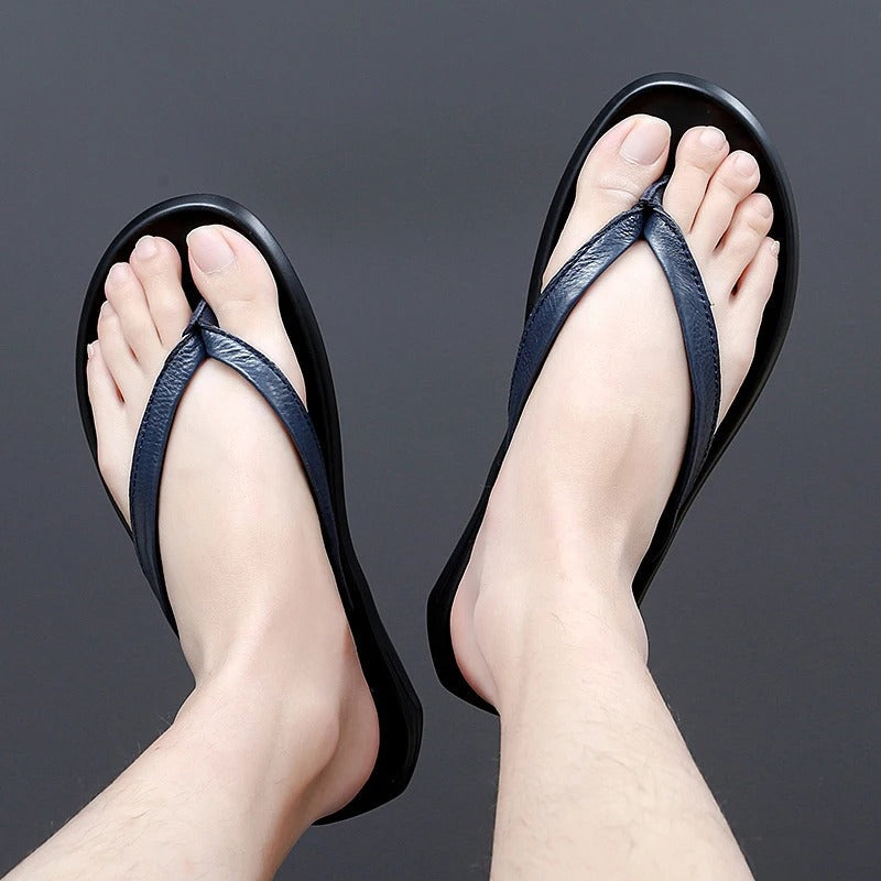 Veelzijdige Dario herenslippers, antislip en comfortabel, perfect voor zowel strand als stad.