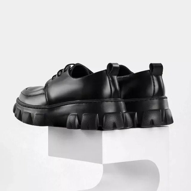 Moderne 'Ethan' heren zakelijke schoenen in zwart leer, met dikke zool voor optimaal comfort en stijl.