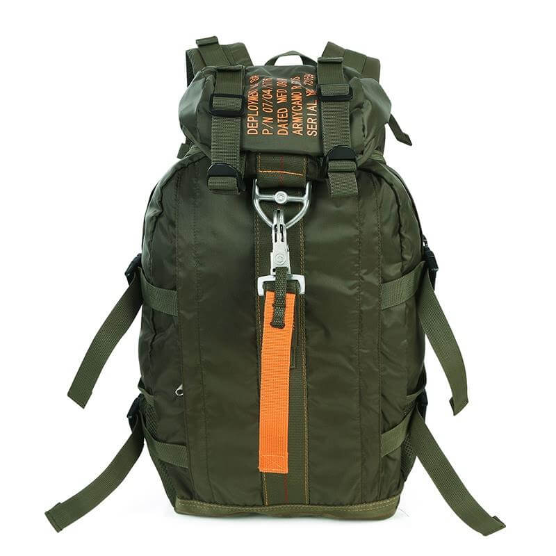 Robuuste FieldGear tactische rugzak van waterdicht nylon, perfect voor reizen, wandelen en kamperen in alle weersomstandigheden.