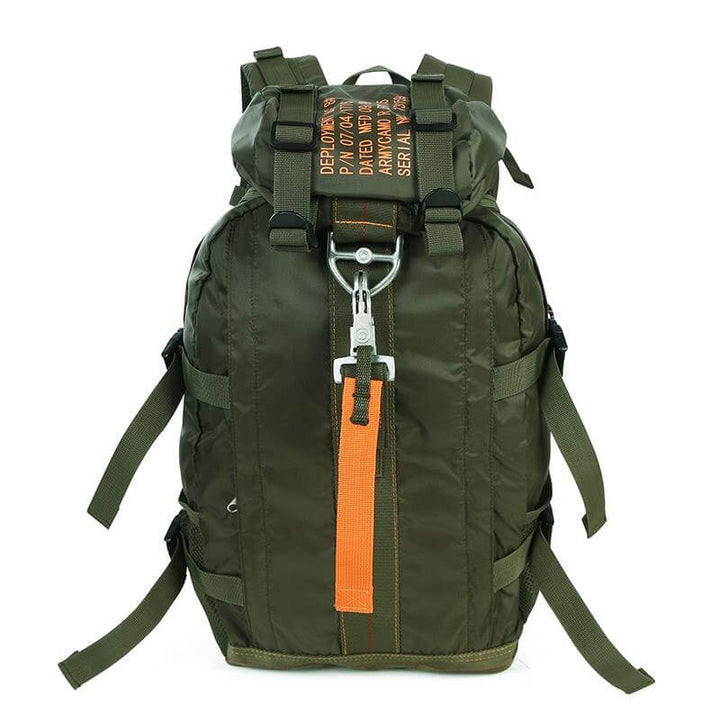 Robuuste FieldGear tactische rugzak van waterdicht nylon, perfect voor reizen, wandelen en kamperen in alle weersomstandigheden.