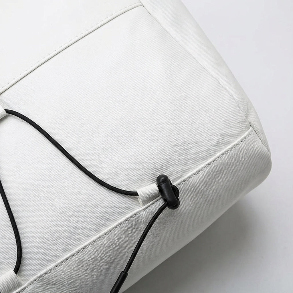 Stijlvolle zwarte reisduffel GearGlide met waterdicht design en geïntegreerd schoenvak, ideaal voor korte trips.