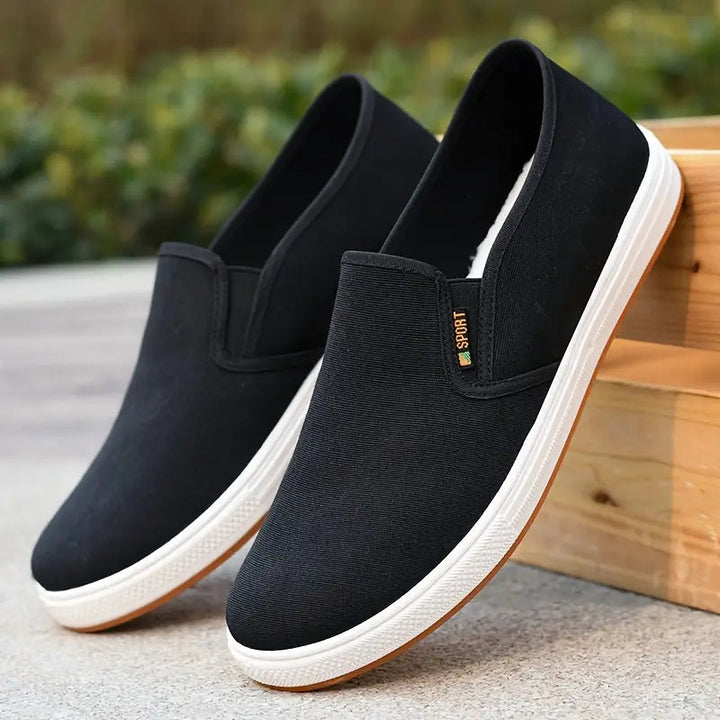 Zwarte heren instapschoenen, comfortabele casual loafers voor dagelijks gebruik en stijlvolle herenmode.