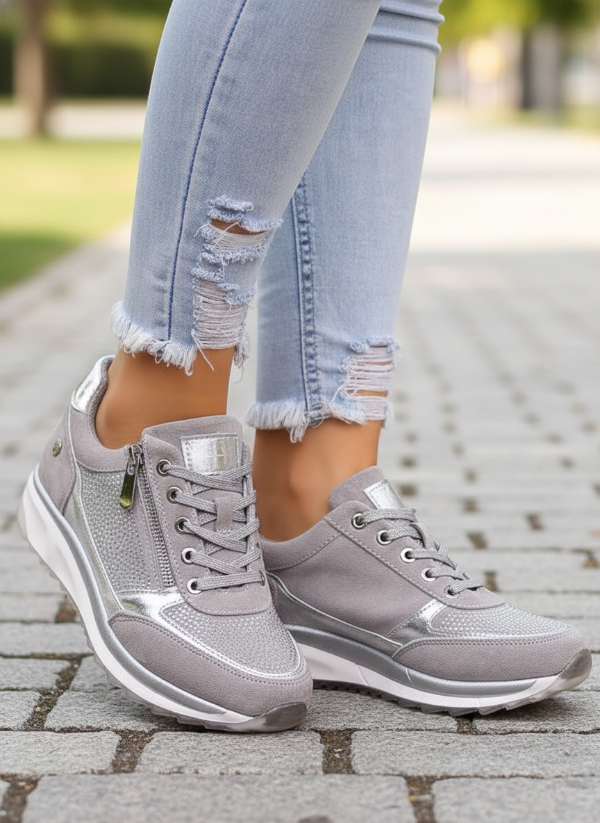 Zwarte orthopedische dames sneakers met veters, ideaal voor comfort en dagelijks gebruik.