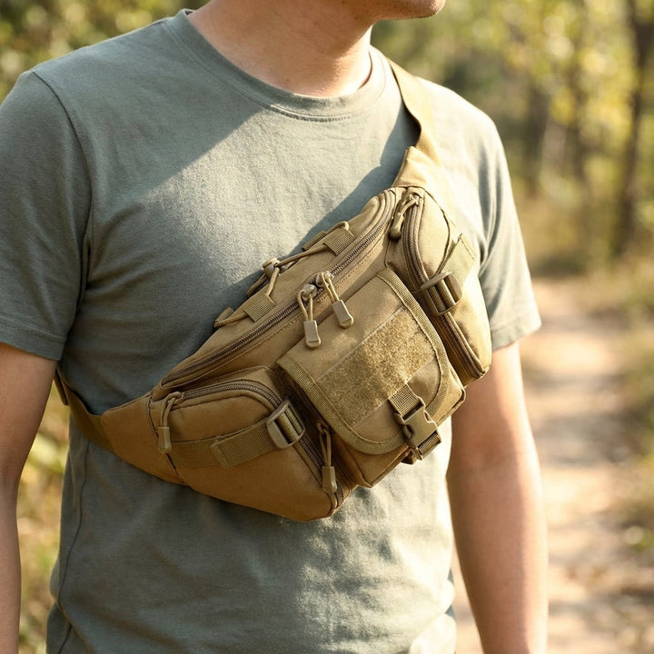 Zwarte PackForge unisex waterdichte tactische heuptas, ideaal voor outdoor avonturen, met MOLLE systeem.