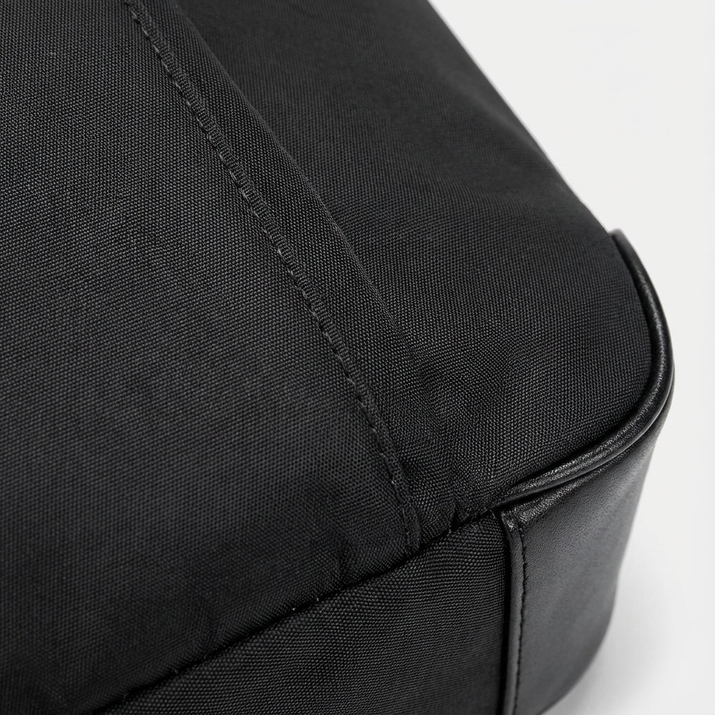 Duurzame zwarte Oxford laptoptas voor zakelijk gebruik; ideale, stijlvolle businesstas en laptophoes voor reizen.