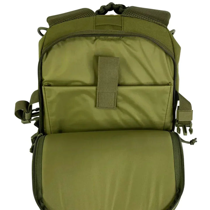 Achterkant van de Sven outdoor rugzak met comfortabele schouderbanden voor duurzaam dragen.