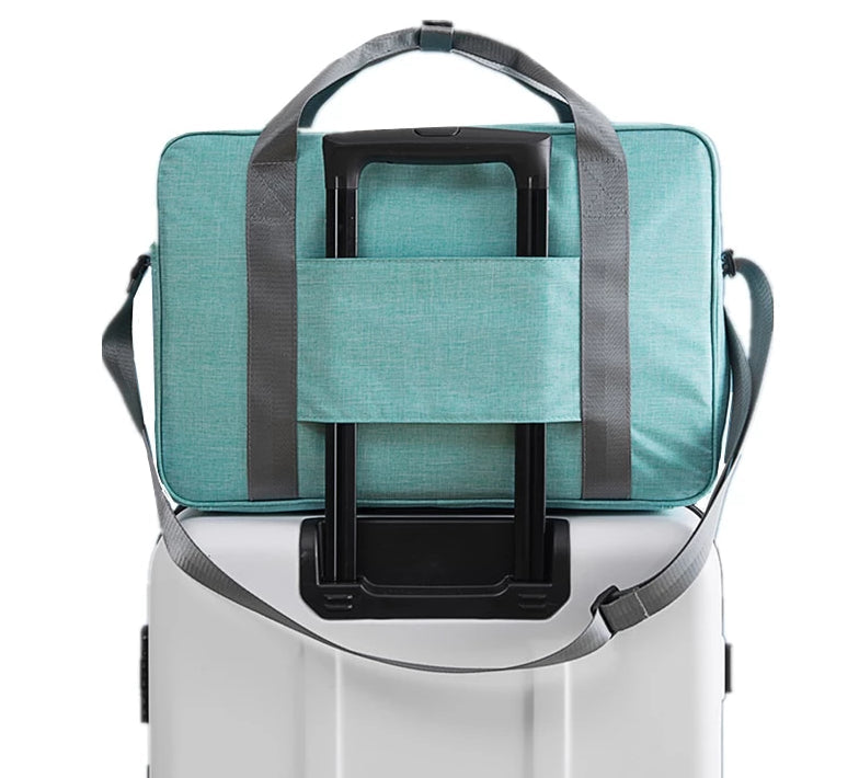 Zwarte unisex handbagage tas met voorvak, ideaal voor georganiseerd reizen. Perfect als weekendtas.
